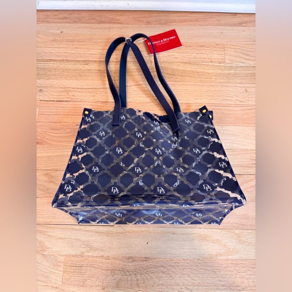 Dooney & Bourke Handbags - Dooney & Bourke medium shopper tote bag NWT